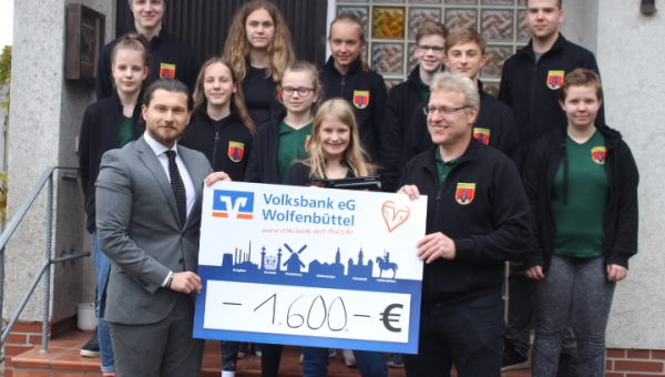 Volksbank unterstützt Nachwuchsschützen in Warberg